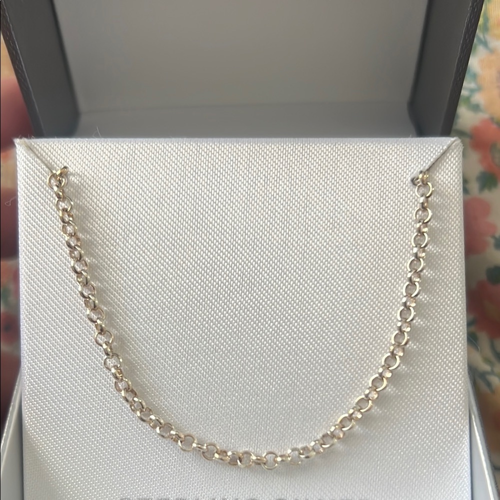 Elegant Silver Chain Necklace